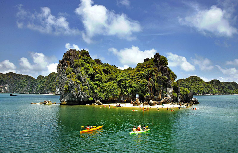 Can You Still Go on a Cruise If It Rains? | du yen cruise halong Guide