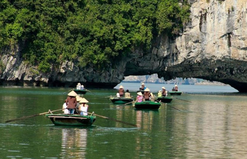 Bad Weather on a Halong Bay Cruise: What Travelers Should Know | Du Yen Cruise Halong